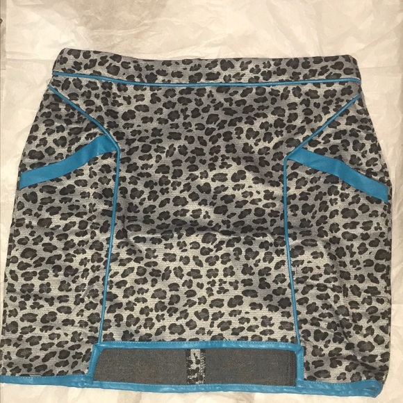 english rose Dresses & Skirts - 🌀 Grey leopard print skirt with blue piping
